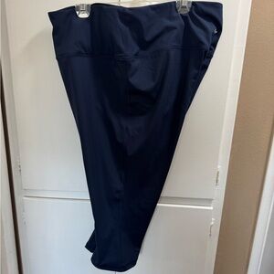 Amazon Essentials Women's Navy High-Waist Cropped Leggings 3X